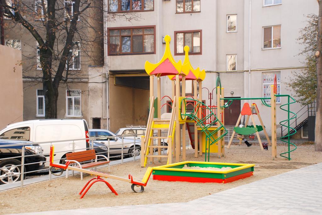 Apartment On Zaliznychna 49